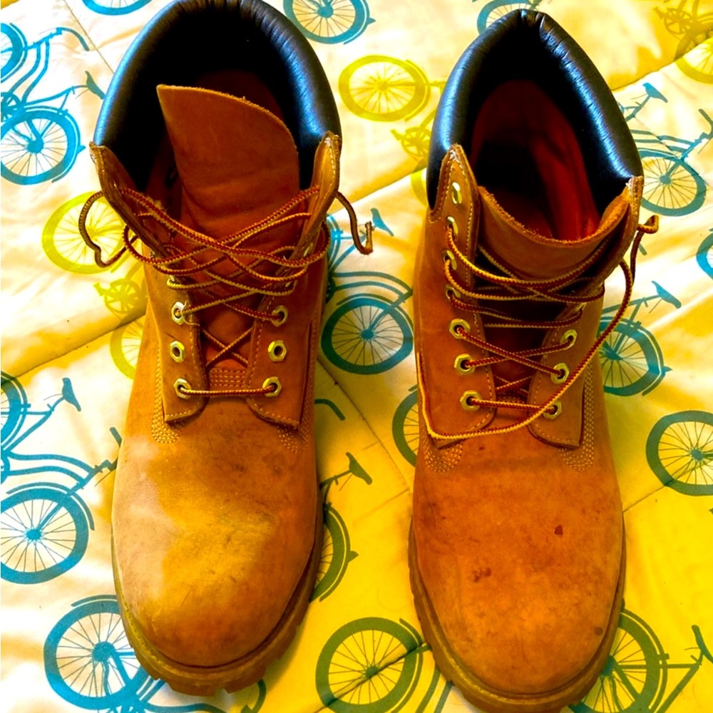 Timberland Size 13 boot & Kizik Size 12 Shoe